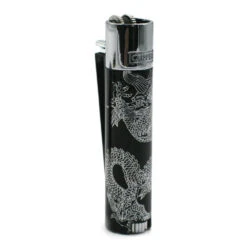 Clipper Métal Avec Etui – Black Super Dragons -Fournitures Pour Fumeurs clipper metal avec etui black super dragons 1