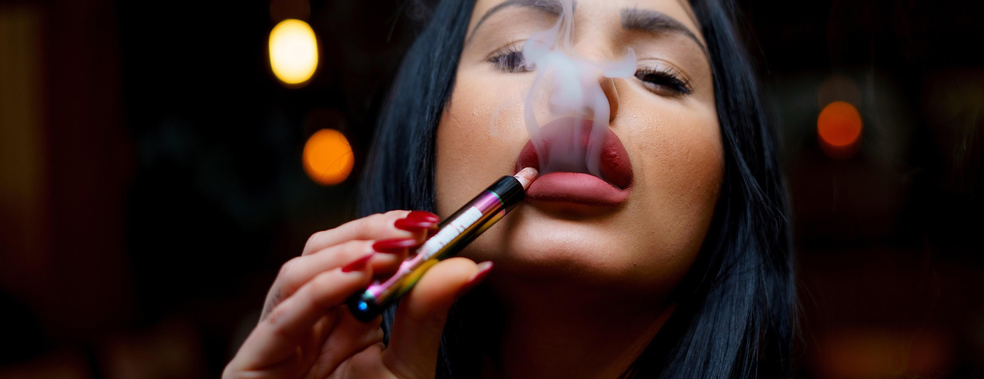 Fournitures Pour Fumeurs -Fournitures Pour Fumeurs woman 7369381 1920